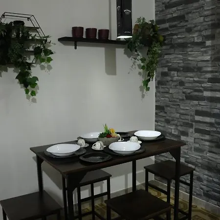 2nd Floor - Holiday House Appartamento
